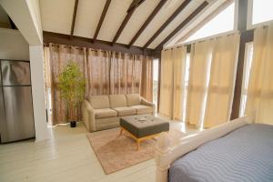 Penthouse Beachfront Luxury Bay View - West End