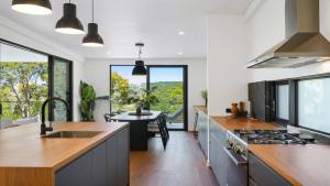 Aquilae-Waterfront Property Horsfield Bay -firepit,late check out