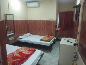 HOTEL S-A-V-I-T-R-I PALACE Near Shree Baba Baidyanath Jyotirlinga - Free Wifi And Parking Facilities - Spacious and Fully Air Conditioned Rooms-Budget Hotel