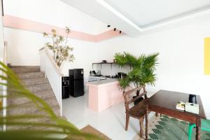 Peaceful Canggu Modern 3BR Villa with big Pool & Garden next to Gyms