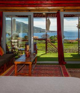 Cozy House with Amazing View and Unique Outdoor!