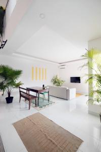 Peaceful Canggu Modern 3BR Villa with big Pool & Garden next to Gyms