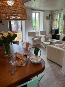 Maisons de vacances Maison avec Piscine - Vue exceptionnelle - Parisot : Maison 3 Chambres