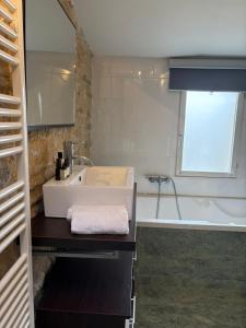 Maisons de vacances Maison avec Piscine - Vue exceptionnelle - Parisot : photos des chambres