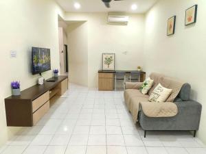 Lighthouse Tmn Intan 6pax Water Dispenser Neflix Target - 4hvězdičkové hotely ve městě Keluang