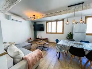 Villas Maison de village climatisee Entre Beziers et Narbonne jusqu-a 5 pers : photos des chambres