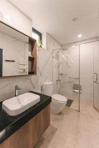 Master room -Big balcony-Best location of Old Quarter-Elevator 48TM