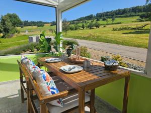 Apartment Hügelruhe Mandach - 100 m2 - 3 Schlafzimmer - Ferien - Business