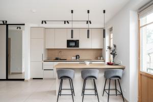 Central Location I Private Garage Parking & Easy Checkin I Cᴏʜᴏsᴛ