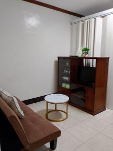 Makati Transient Condo 3BR with Balcony, Wifi