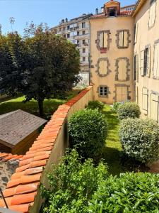 Appartements Elegance, confort a l-Hotel particulier d-Aurillac : photos des chambres