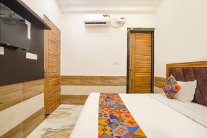 FabHotel Devi Heritage - 2 kms from Shri Banke Bihari Mandir