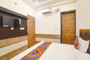 FabHotel Devi Heritage - 2 kms from Shri Banke Bihari Mandir