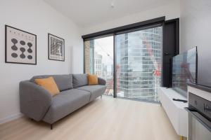 Towarowa Towers LUX Apartments with Parking & AC by Renters Prestige