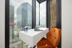 Towarowa Towers LUX Apartments with Parking & AC by Renters Prestige