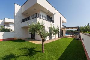 Villa Tina with pool