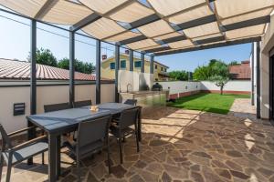 Villa Tina with pool