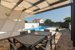 Villa Tina with pool