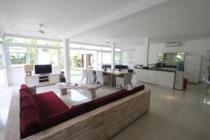 Modern 3BR Villa with Pool, 5min to Beach
