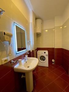 Solmare Apartments