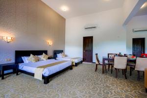 Grand Tamarind Lake