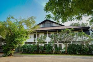 Grand Tamarind Lake