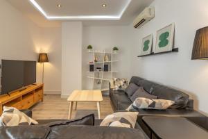 Cardenal Spinola Duplex Center by Valcambre