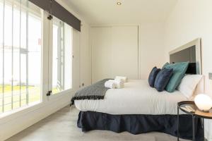 Cardenal Spinola Duplex Center by Valcambre