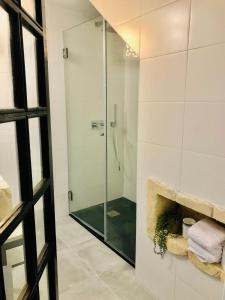 Trendy one bedroom house, beach & lagoon