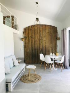 Trendy one bedroom house, beach & lagoon