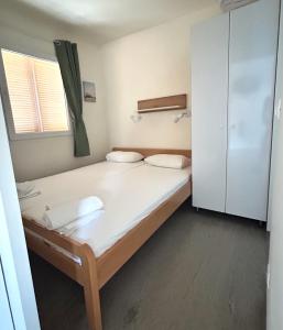 Camping Cremona Turanj Mobile Home Red