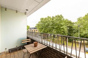 Modern 2-Bed Flat with Terraces in Leyton