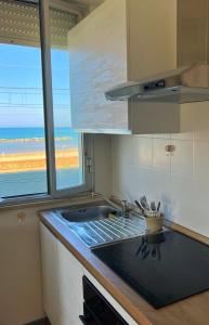 vistamare con terrazzi, giardino e parcheggio