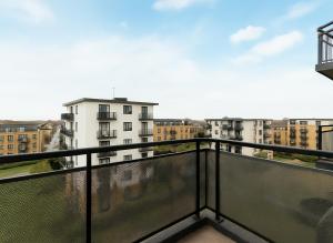 2 Bed Flat with Balcony in Wimbledon