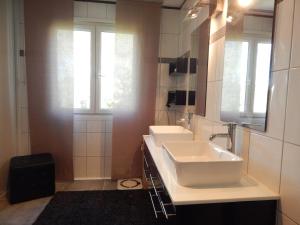 Villas Grande Villa avec piscine et spa proche de Montpellier et des plages : photos des chambres