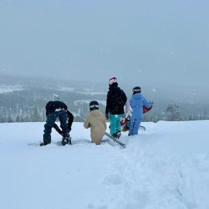 Luosto Villa by Lapland Villas, near Lake Aarnilampi Beach, Great Private Villa for Families & Outdoor Lovers, sauna, wifi