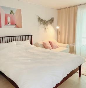 STAY EDGE CHEUM - near Shindaebang Station Boramae Hospital & Park Hongik University Airport Bus near Sindorim, Gangnam