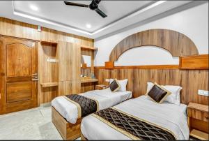 Wooden Park Hotel - Near DLF IT Park