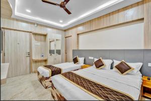 Wooden Park Hotel - Near DLF IT Park