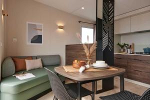 Campings Camping 4 etoiles - Piscine - ccaaeah : photos des chambres