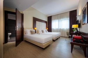 Classic Triple Room room in iH Hotels Milano Watt 13