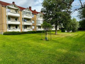 Cozy apartment with west facing balcony at Teisen