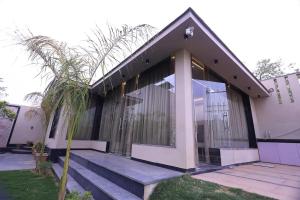 private pool Glasshouse11 Villa Akira Homes