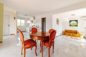 Villas Maison independante 52 m2, clim, wifi et jardin : photos des chambres