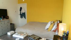 3 bedroom cosy apartment 20 mins to Centre