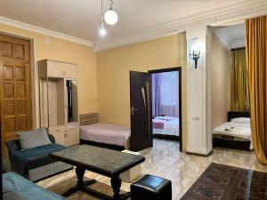 Nanas Apartment with garden