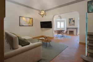 Central Market 3-bedroom Design Apartment