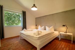 Modernes Architektenhaus direkt am Golfplatz Schloss Ranzow.