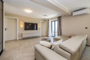 Apartman LAMAR s privatnim bazenom i pogledom na more
