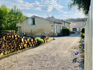 Maisons de vacances Gites ecolabellises du Domaine de Ludeye - au calme dans le Medoc : photos des chambres